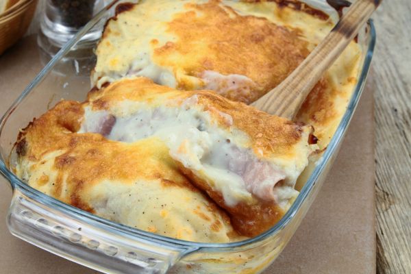 Endives au jambon gratinées avec béchamel